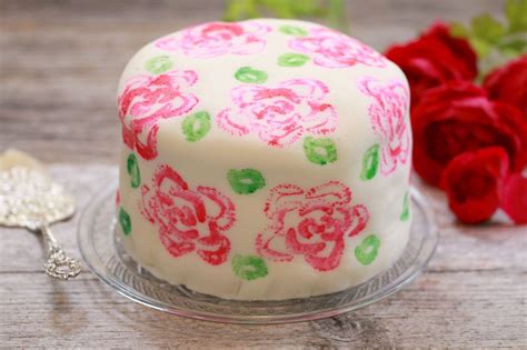 Mothers day cake decoration ideas…mother is compassion, conscience and love; 5 Big & Bold Mother's Day Desserts - Gemma's Bigger Bolder ...