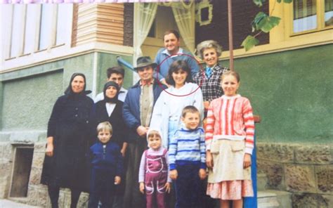 Aceasta era de o frumusete rapitoare in tinerete. Cum arata Carmen Iohannis in tinerete. Fotografia facuta ...