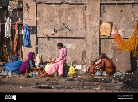 Mumbai India Poor People Living On Street Poverty Stock Photo Alamy