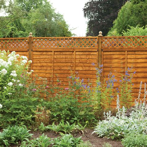 180 x 30cm Diamond Lattice Fence Topper - Garden Sheds Direct