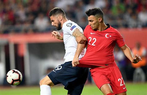 Kaan ayhan (born 10 november 1994) is a turkish professional footballer who plays as a defensive midfielder or centre back as well as operating as a right back for the serie a club sassuolo and the turkish national team club career schalke 04. Napoli, Kaan Ayhan nel mirino: azzurri a caccia di un ...