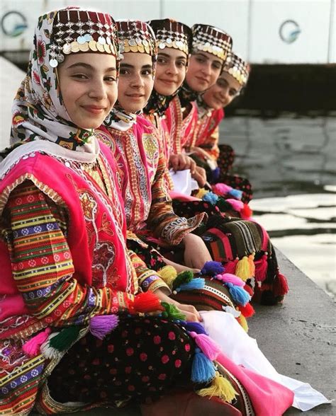 Turkish Girls From Sivas in National Costumes Giysiler Kadın Dans bale