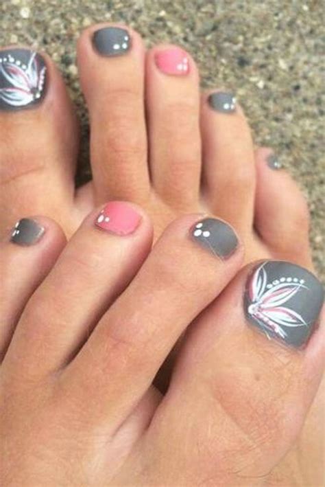 Pedicure designs that involve your own imagination and diy nail art can be achieved by choosing designs ranging from simple dots, to flowers to geometric patterns. Cool summer pedicure nail art ideas 34 - Fashion Best