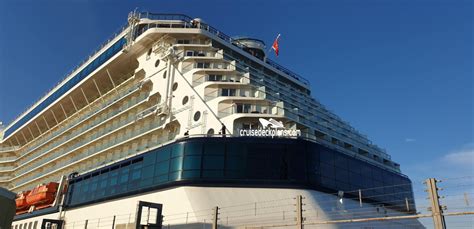 Celebrity Reflection Pictures