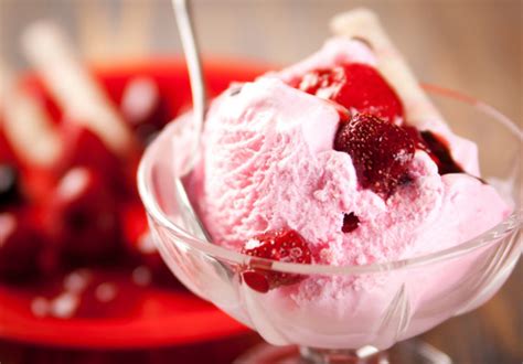 Cómo preparar helado casero de fresas sin heladera Recetín Recetín