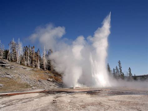 A Giant Magma Reservoir Sits Under Yellowstone What Happens Now 10