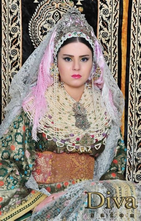 The traditional dress has taken the arab fashion world by storm worn by most the kaftan came about in the ottoman empire and became popular in morocco in the 14th to the. North Morocco's traditional wedding dress - SkyscraperCity ...