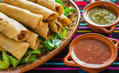 Receta con carne deshebrada de res: flautas mexicanas fritas