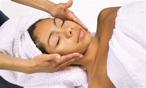 Treat Yourself To Full Body Massage And Facial Of Your Choice Daddys Deals