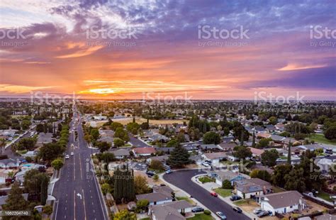 Aerial Of Houses In California Suburbs Stock Photo - Download Image Now ...