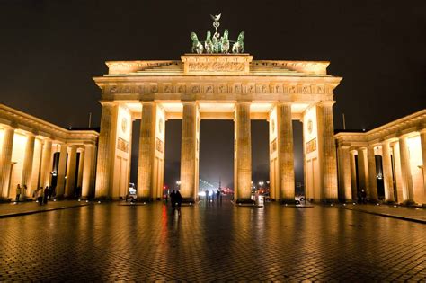 20 Magnificent Night View Images And Photos Of The Brandenburg Gate In