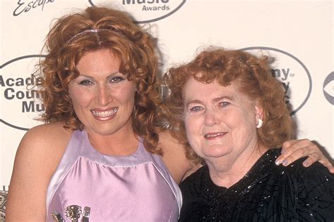 Jo Dee Messina Mourning Death Of Her Mother Mary Messina
