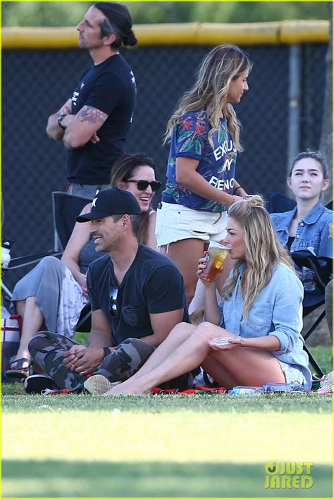 photo leann rimes proves even soccer moms can rock daisy dukes 09 photo 3321767 just jared