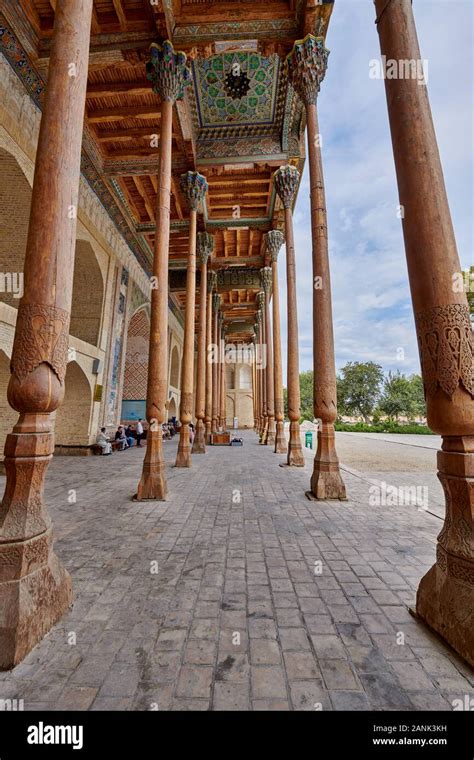 Columnas De Bolo Hovuz Mezquita O Mezquita De Bolo Hauz Bukhara