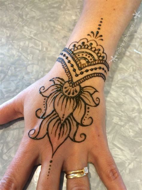 What I Ve Been Painting Lately Henna Tattoo Designs Hand Henna Henna Tattoo Hand