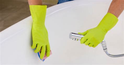 Useful Quick Tips For Cleaning A Bathtub Properly Huffpost Life