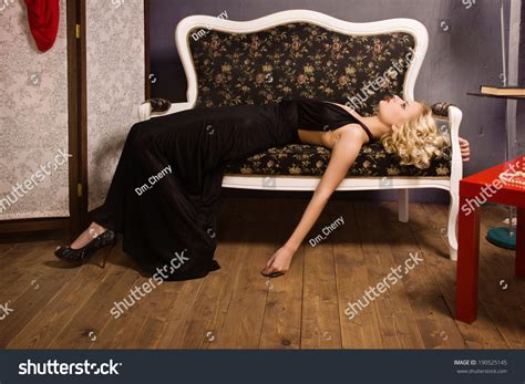 Crime Scene Simulation Lifeless Woman Luxurious库存照片190525145 Shutterstock