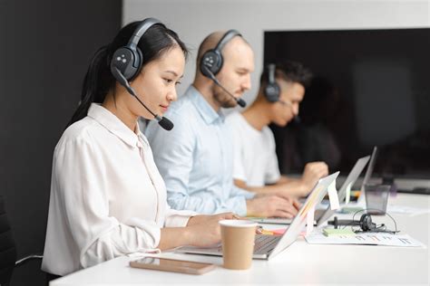 Top 4 Types Of Call Center Phone Systems For Every Business