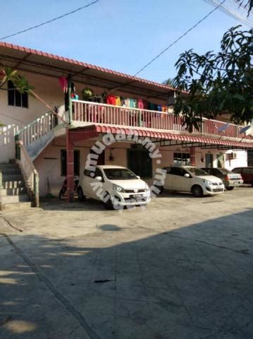 Selain itu, tempat parkir yang disediakan juga memungkinkan untuk tamu yang membawa bus medium ataupun kendaraan rombongan seperti elf. Rumah sewa murah di Kg pulau melaka, Kota Bharu, Kelantan ...