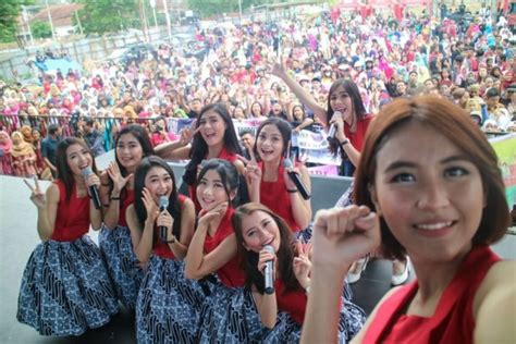 11 Potret Terkini Ellen Eks Cherrybelle Sudah Menikah Dan Jadi Dosen