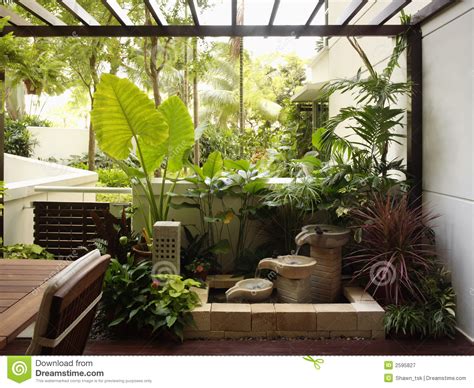 Fascinating Minimalist Indoorarden Design For Home Decor