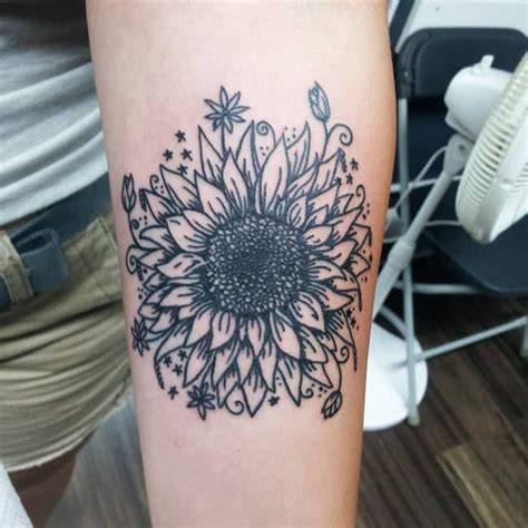 The meaning behind each tattoo varied depending on factors such as cultural background, religion, beliefs the sunflower meaning of each specific tattoo is highly particular to the wearer's details. 150 Vibrant Sunflower Tattoos & Meanings (August 2020)
