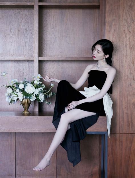 Jiang Shuying Poses For Photo Shoot China Entertainment News