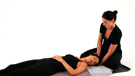 How To Give A Scalp Massage Shiatsu Massage Youtube