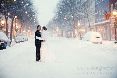 19 Snowy Wedding Photos That Will Warm You From The Inside Out Huffpost