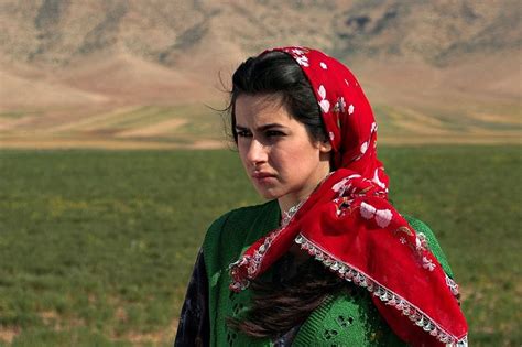 Misal alarmla uyanıyorsunuz ve alarm sizin rem uykunuzun nerde başlayıp nerde bittiğini bilmediğinden, rem in ortasında çalıveriyor, siz de uyanıyorsunuz ve hala uykunuz var. Meryem Uzerli: Nesrin Cavadzade