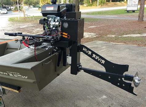 If your a serious duck hunter, but like me feeling the crunch of the faulty economy, this is your answer to owning a mud motor. Diy Short Tail Mud Motor - Do It Your Self