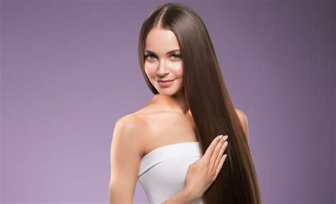 Modelo De Peinado De Belleza De Cabello Largo Morena De Mujer De Pelo