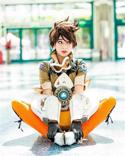 tracer cosplay by s trke from overwatch photographer thesleepymuse ax ax2018 animeexpo