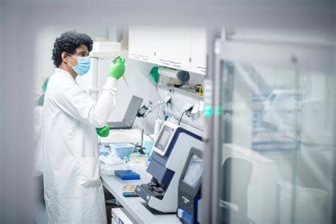Egészen elképesztő, euforikus örömet szerzett a magyar. Karikó Katalin Vakcina / Pfizer Moderna Covid Vaccines ...