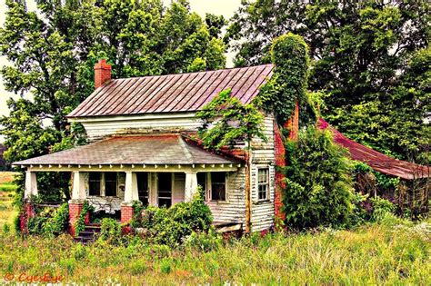 Old Abandoned Houses Abandoned Buildings Abandoned Places Forgotten Treasures Old Farm