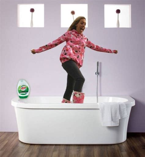 It offers good cleaning without significant fading or shrinking. How to wash clothes easily in the bath (save money and ...