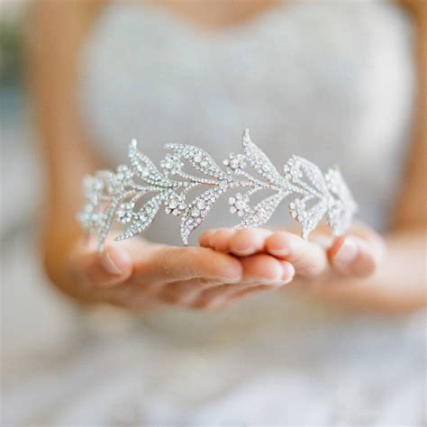 20 Bridal Crowns And Tiaras That Are So Unique And Absolutely Stunning