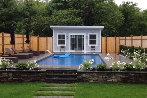 Expand your outdoor living space with a pool house or pool bar. Small Swimming Pool Design for Your Lovely House - HomesFeed