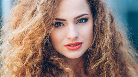 When styling frizzy hair, there are three primary factors to consider in getting the look you want: How to Tame Frizzy Hair: 17 Anti-Frizz Tips - L'Oréal Paris