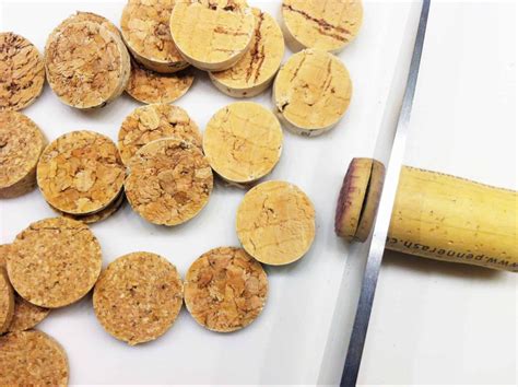 Diy How To Easily Cut Corks • Recyclart Cork Crafts Christmas Wine Cork Diy Crafts Wine Cork