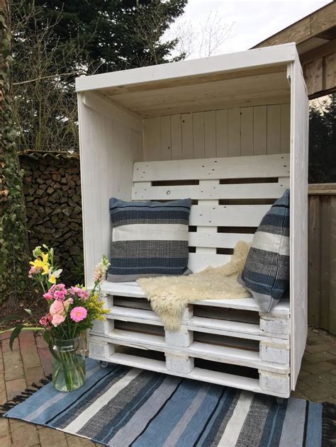 Maybe you would like to learn more about one of these? DIY | So baust du dir einen Strandkorb - in 2020 ...