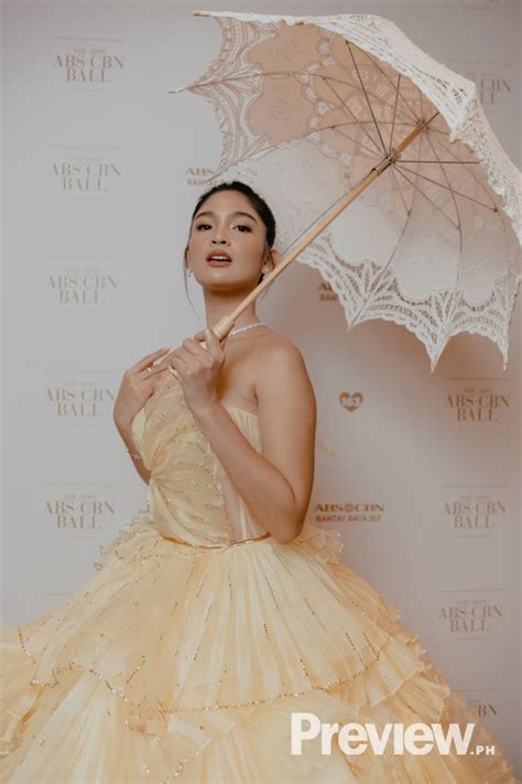 Abs Cbn Ball 2019 Celebrities Pose With Vegetables Fan Parasol In 2021 Filipiniana Dress