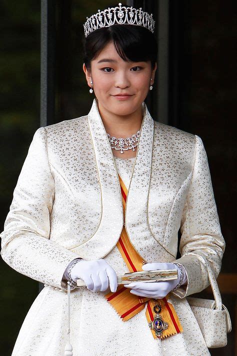 Japans Princess Mako Giving Up Her Royal Status To Marry Commoner She Met At School Royal