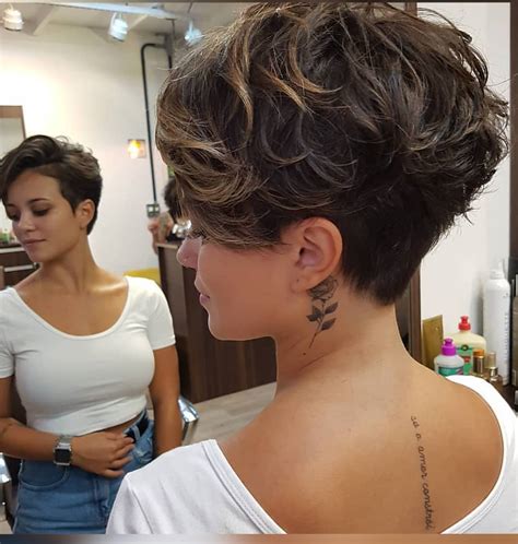 Undoubtedly Coolest Pixie Cuts For Wavy Hair Haircuts Hairstyles