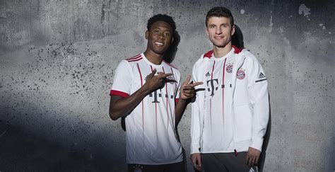 Last game played with borussia moenchengladbach, which ended with result: Official: Bayern Munich 17-18 Third Kit Released - Footy ...