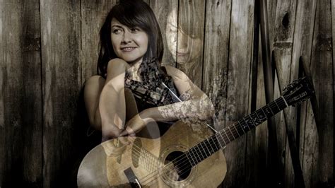 Meet Folk Singer Songwriter Gwyneth Moreland Youtube