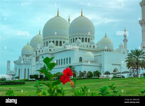 Sheikh Zayed Grand Mosque In Abu Dhabi Uae Stock Photo Alamy