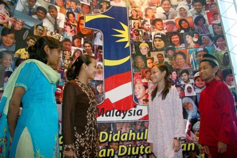 Pengalaman malaysia  negara lain menjadikan malaysia sebagai contoh dari segi skim rondaan sukarela (srs) adalah satu cabang di dalam rukun tetangga. SiasahDaily: Politik Malaysia: Persoalan perkauman dan ...