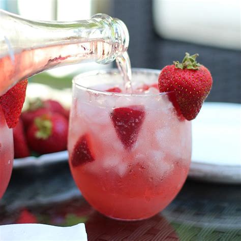 Sparkling Strawberry Rosé Cocktail Recipe Chinet®
