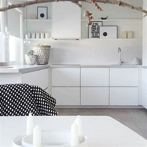 See more ideas about handleless kitchen, kitchen design, kitchen inspirations. Handleless drawers, grey worktop, white walls. | Moderne ...